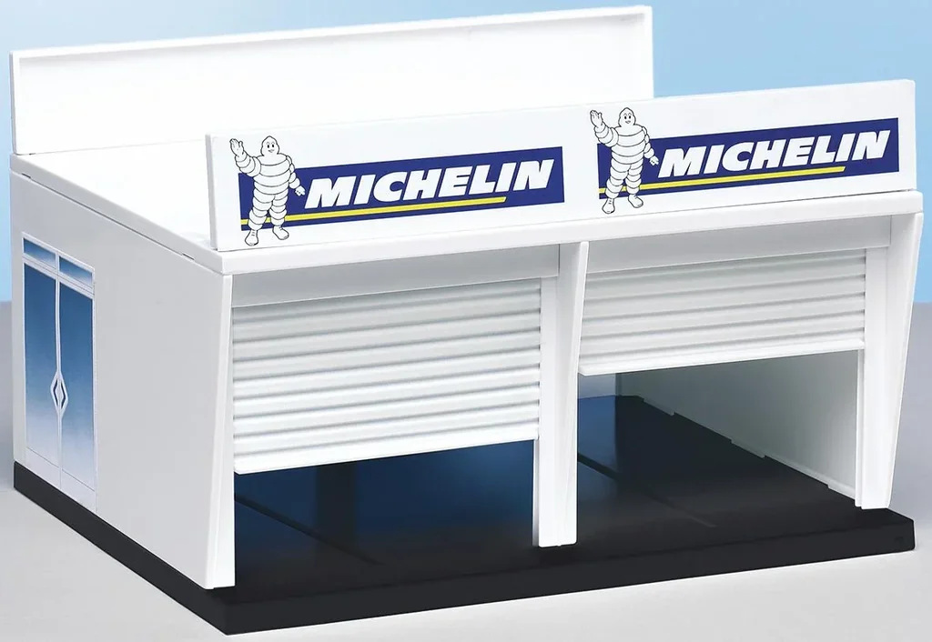 Pit lane scale 1:32
