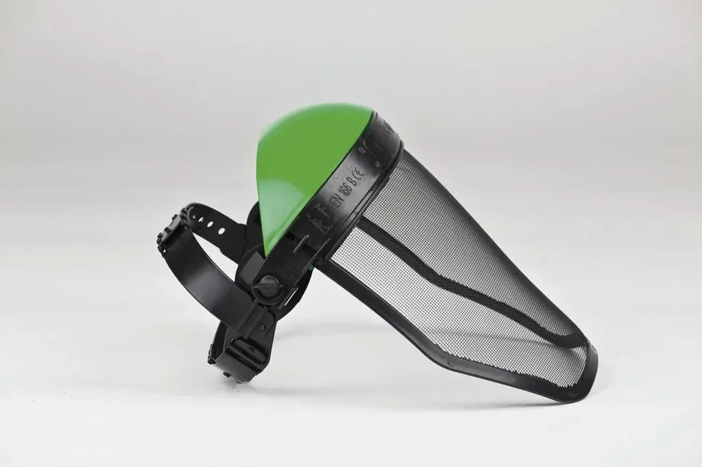 Face shield with metal mesh