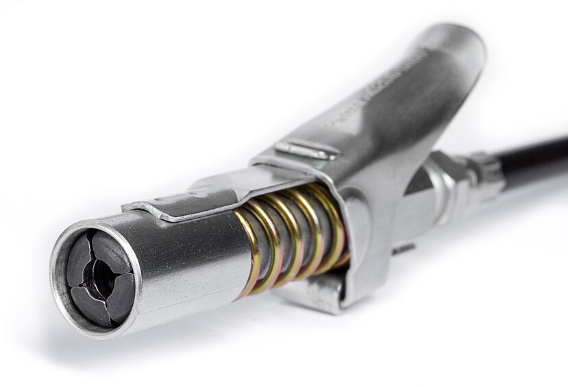 Special coupling for grease guns