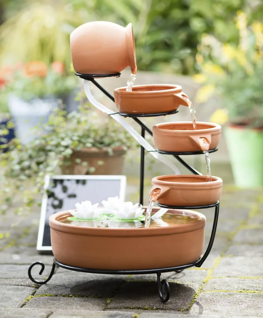 Solar-powered cascade fountain
