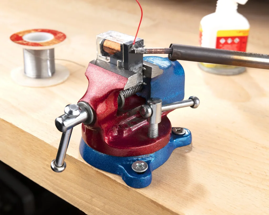 Mini vice rotatable