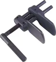 Disc brake piston retractor