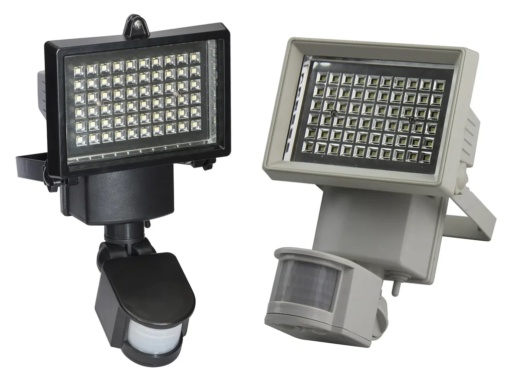 Solar wall light in black with separate solar panel