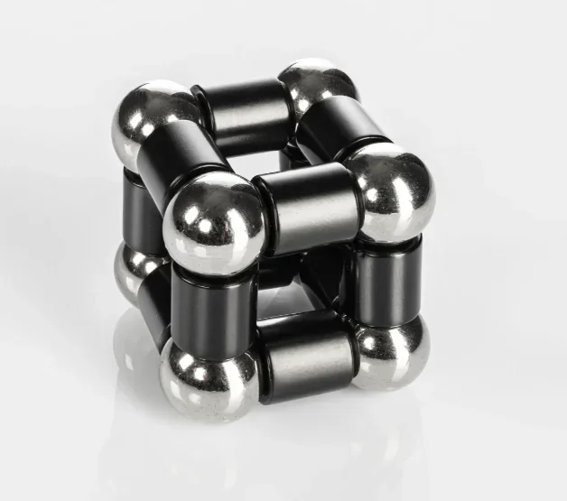 Magnetic ballpoint pen in the color: black