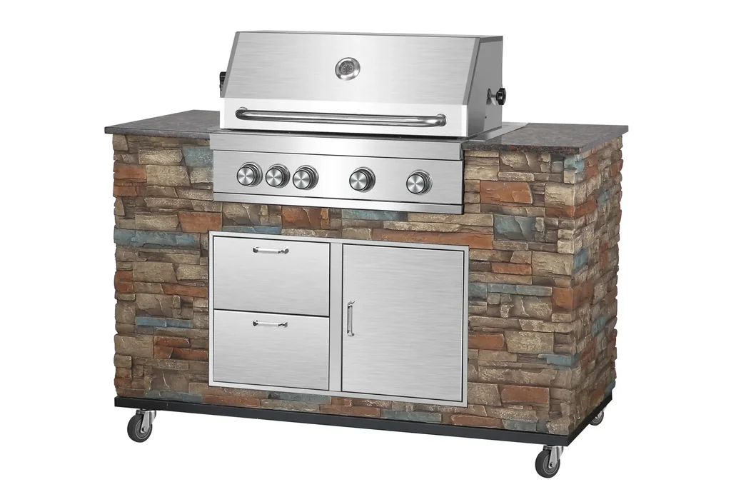 Outdoor Built-In Grill Kitchen