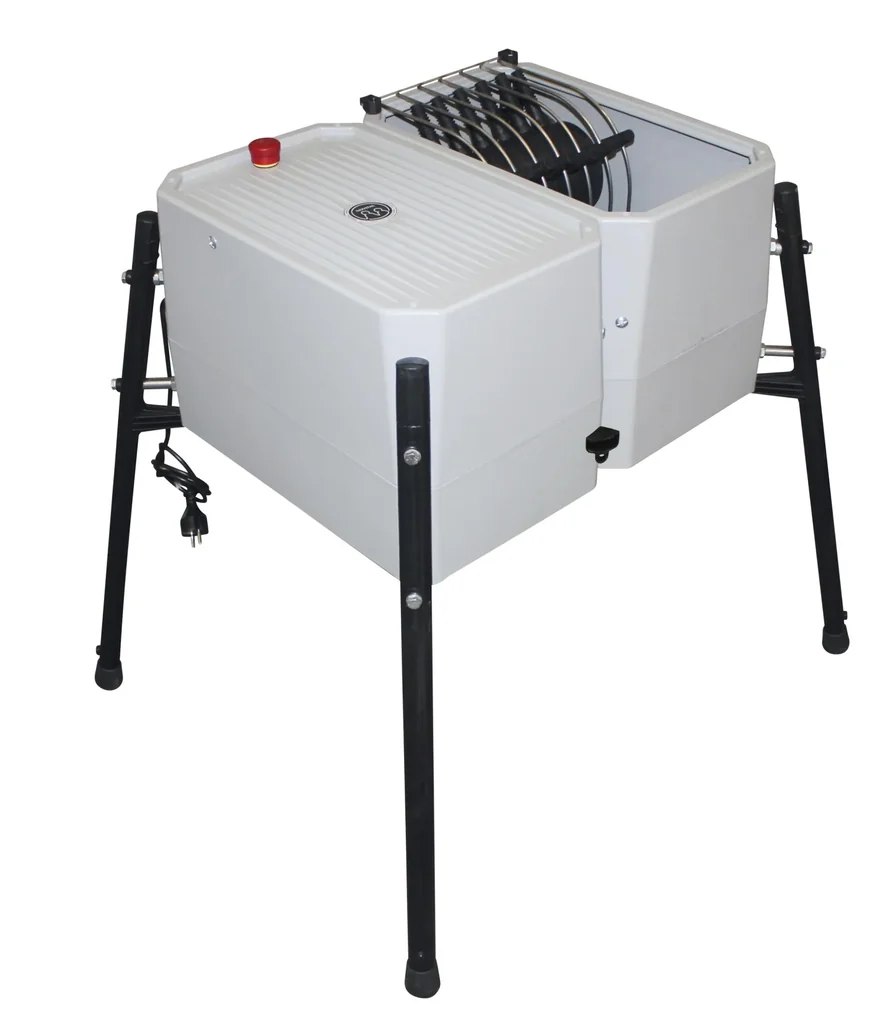 Plucking machine with 24 fingers