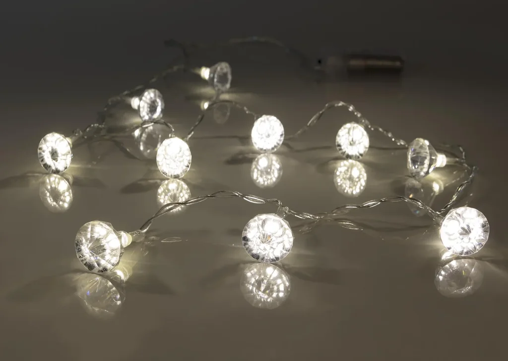 1 m string of lights with shining diamonds