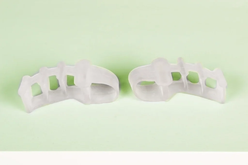 Toe spreaders, 2 pieces