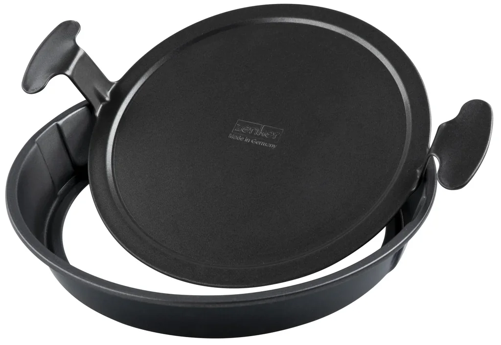 Baking pan with removable base