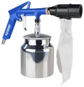 Compressed air sandblasting gun including accessory set