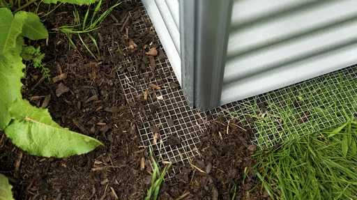 "Wire mesh Draneo for raised beds image"