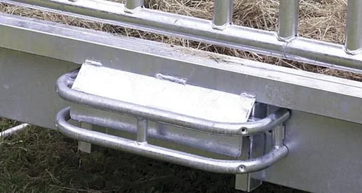 "Three-point protective bar for square hay racks Profi and Compact image"