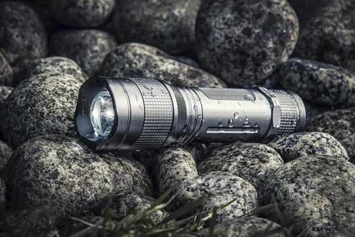 "Aluminum flashlight with zoom, 5 W Cree LED, splash-proof according to IPX4 image"