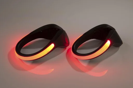 "Luminous clips for shoes in a double pack, visibility in the dark image"