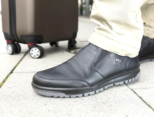 "Slipper color black, size 47 image"