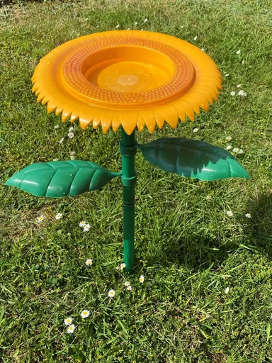 "Birdbath "Sunflower" image"