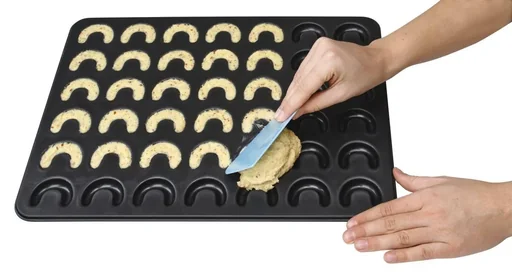 "Vanilla crescent baking tray 42 x 32 x 2 cm, with dough card image"
