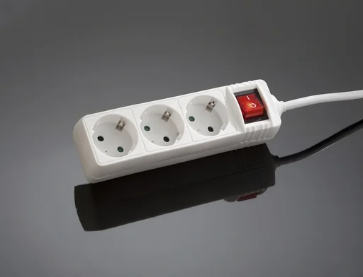 "3-way power strip, white image"